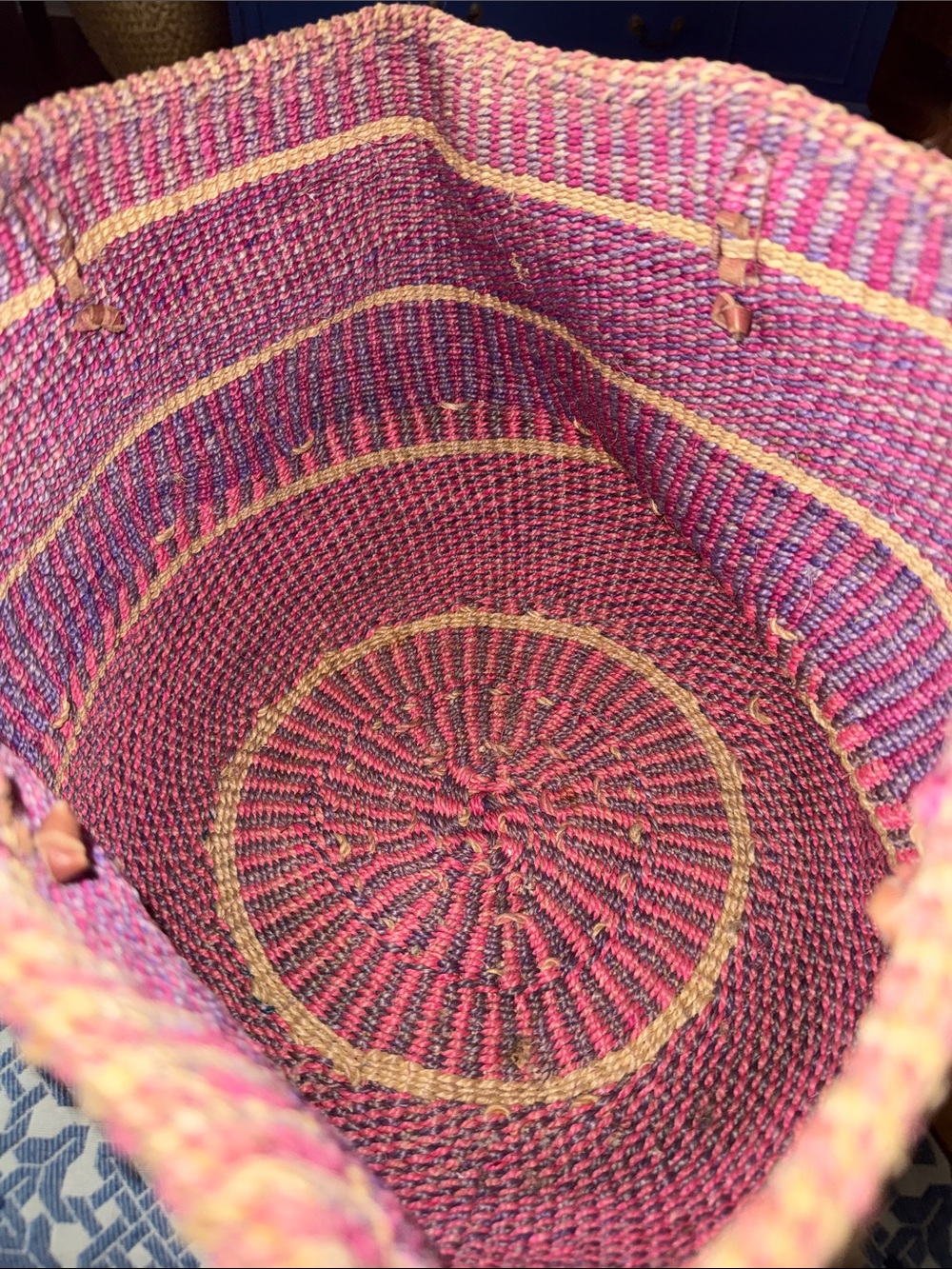 Vintage Handwoven Sisal Market Tote Pink Natural Leather Handles Boho Basket Bag - Picture 7 of 11